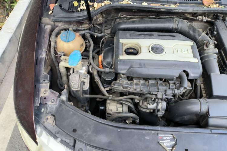 Used Skoda Superb 2009 1.8TSI Automatic Luxury Edition Engine Bay Right