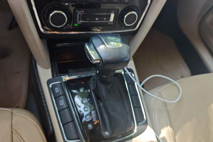 Used Skoda Superb 2009 1.8TSI Automatic Prestige Edition Gear Lever