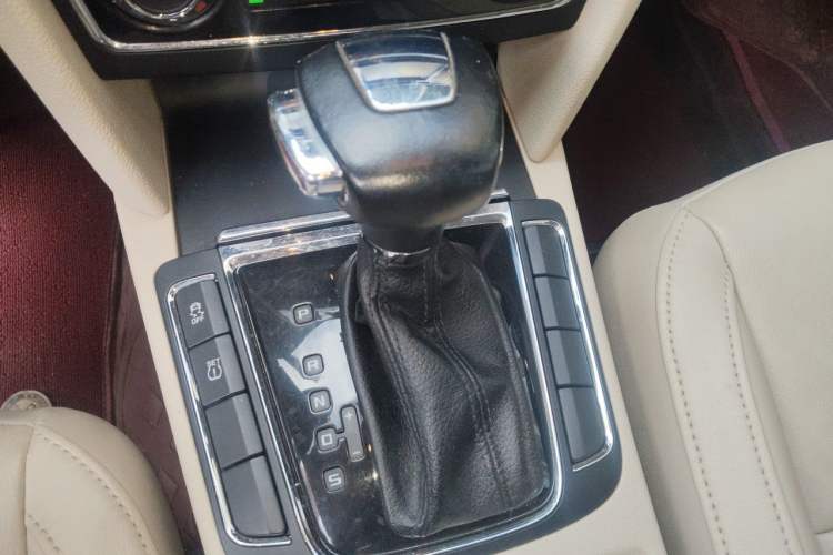 Used Skoda Superb 2009 2.0 TSI Automatic Prestige Edition Gear Lever