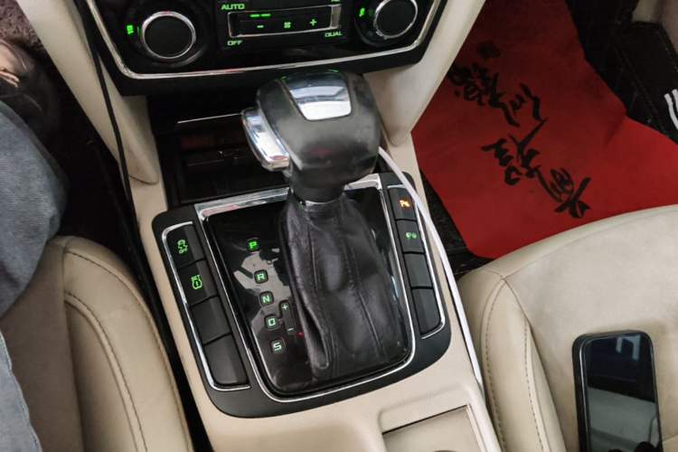 Used Skoda Superb 2009 1.8TSI Automatic Luxury Edition Gear Lever