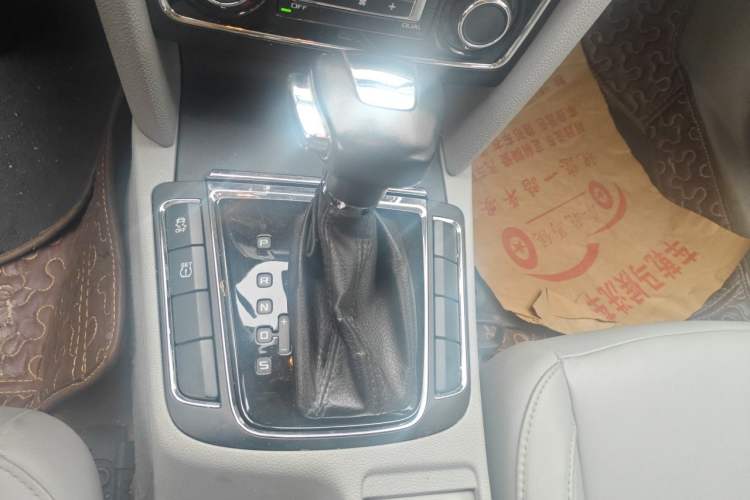 Used Skoda Superb 2009 1.8TSI Automatic Prestige Edition Gear Lever