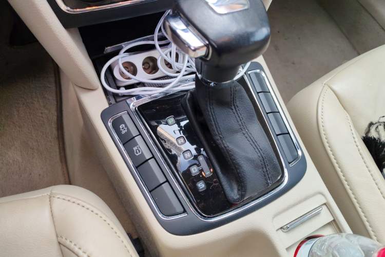 Used Skoda Superb 2009 1.8TSI Automatic Prestige Edition Gear Lever