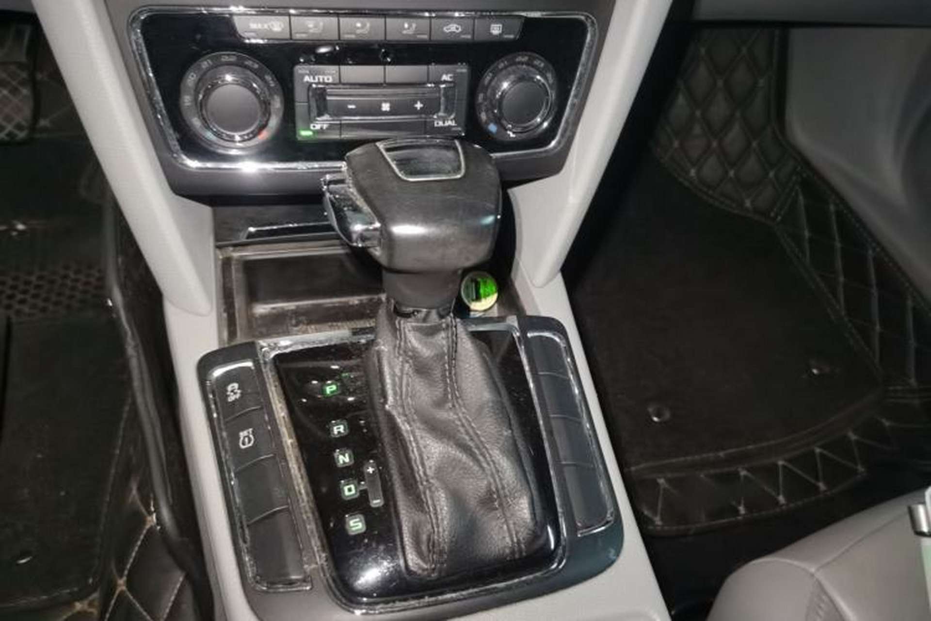 Used Skoda Superb 2009 1.8TSI Automatic Prestige Edition Gear Lever