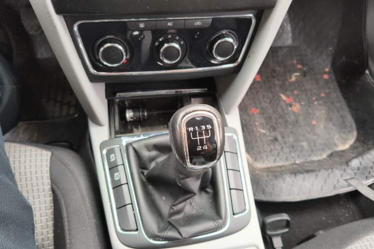 Used Skoda Superb 2009 1.8 TSI Manual Zhiya Edition Gear Lever