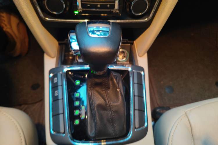 Used Skoda Superb 2009 1.8TSI Automatic Prestige Edition Gear Lever