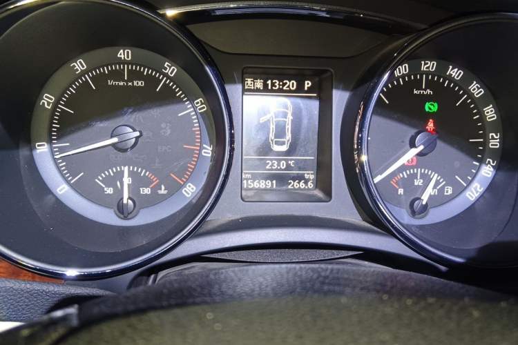 Used Skoda Superb 2009 1.8TSI Automatic Luxury Edition Odometer Close Up