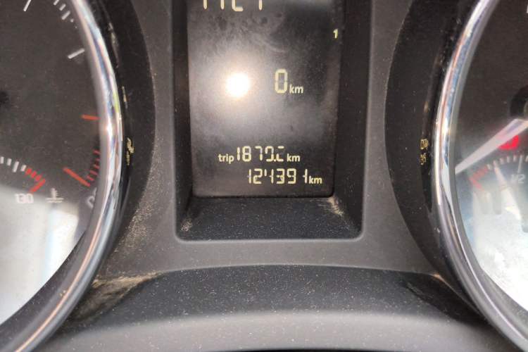 Used Skoda Superb 2009 1.8 TSI Manual Zhiya Edition Odometer Close Up