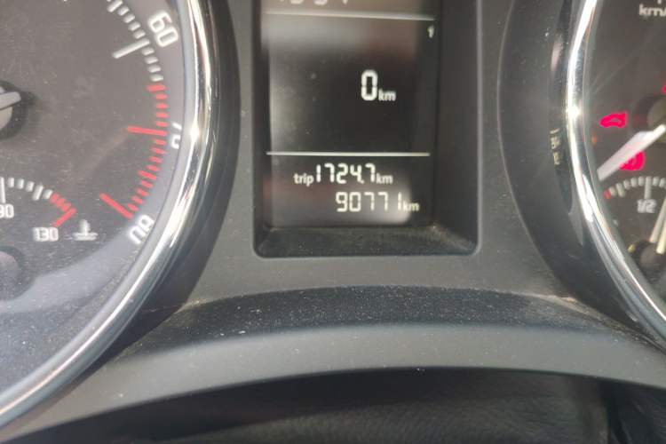 Used Skoda Superb 2009 1.8 TSI Manual Zhiya Edition Odometer Close Up