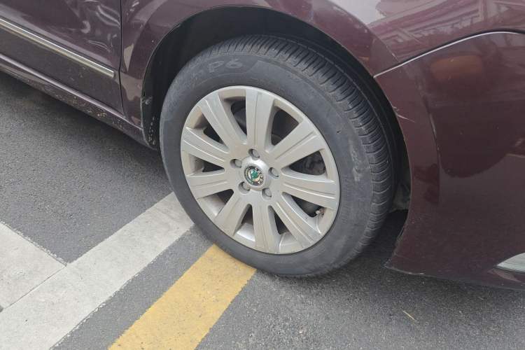 Used Skoda Superb 2009 1.8TSI Automatic Prestige Edition Right Front Wheel Hub