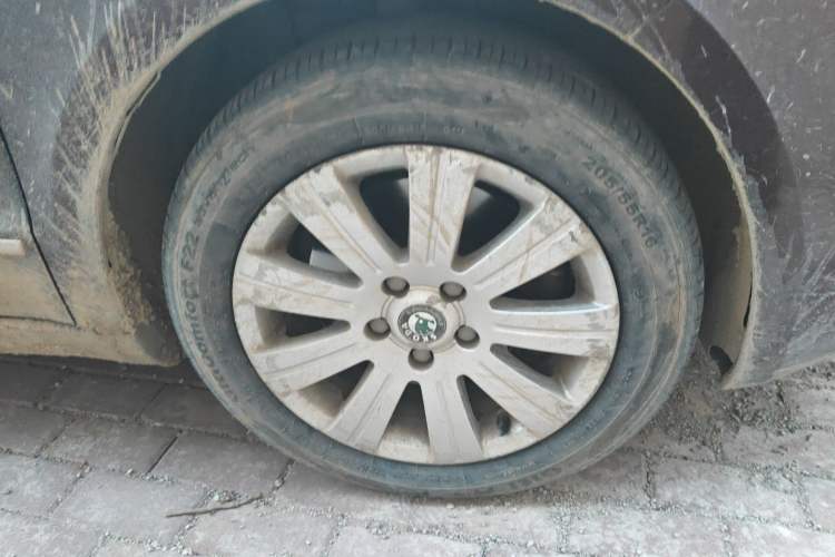 Used Skoda Superb 2009 1.8TSI Automatic Elegant Edition Right Front Wheel Hub