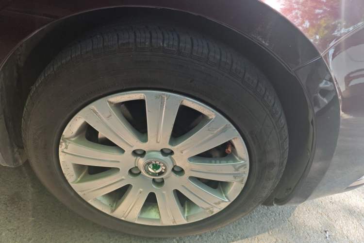 Used Skoda Superb 2009 1.8TSI Automatic Prestige Edition Right Front Wheel Hub