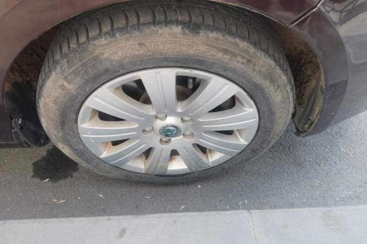 Used Skoda Superb 2009 2.0 TSI Automatic Prestige Edition Right Front Wheel Hub