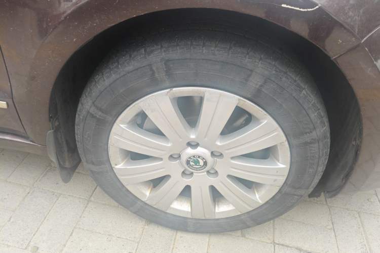 Used Skoda Superb 2009 1.8TSI Automatic Prestige Edition Right Front Wheel Hub