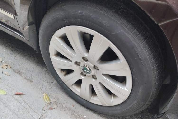 Used Skoda Superb 2009 1.8TSI Automatic Prestige Edition Right Front Wheel Hub