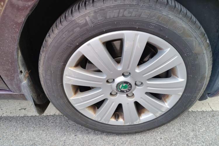 Used Skoda Superb 2009 1.8TSI Automatic Prestige Edition Right Front Wheel Hub