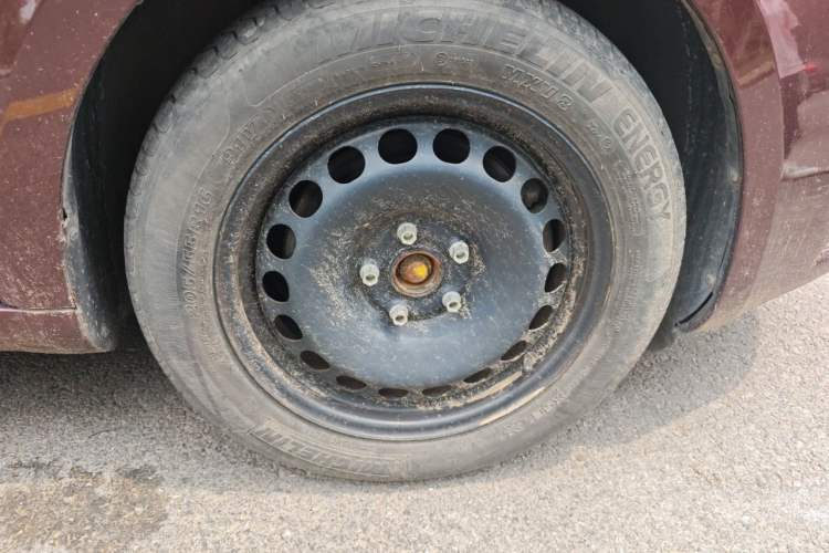 Used Skoda Superb 2009 2.0 TSI Automatic Prestige Edition Right Front Wheel Hub
