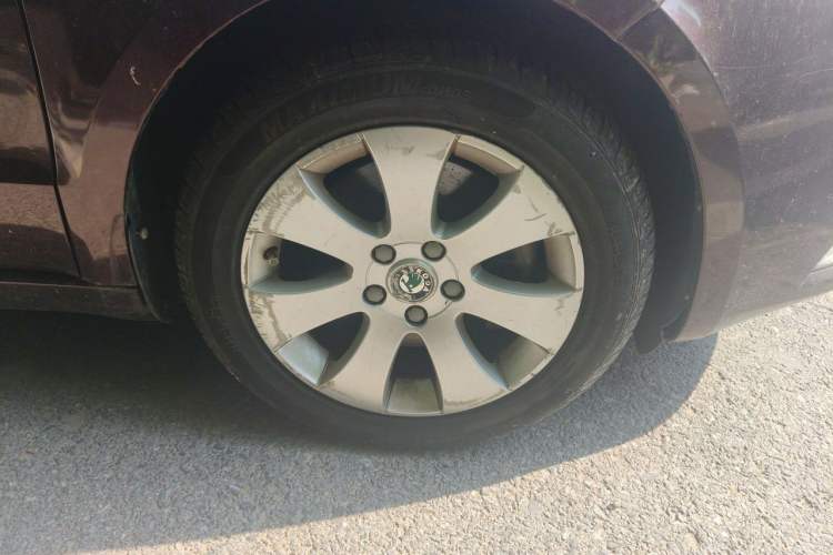 Used Skoda Superb 2009 1.8 TSI Manual Zhiya Edition Right Front Wheel Hub
