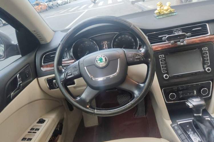 Used Skoda Superb 2009 2.0 TSI Automatic Prestige Edition Steering Wheel