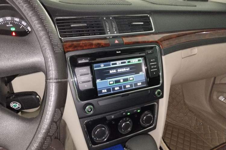 Used Skoda Superb 2009 1.8TSI Automatic Elegant Edition Audio And AC Panel