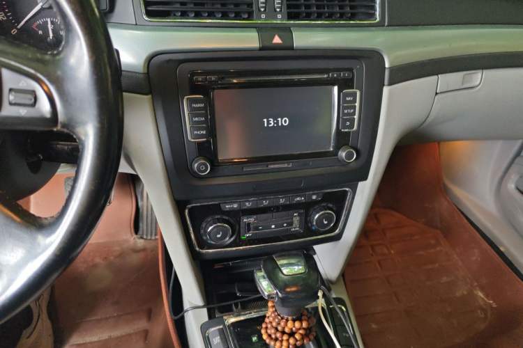 Used Skoda Superb 2009 2.0 TSI Automatic Flagship Edition Audio And AC Panel