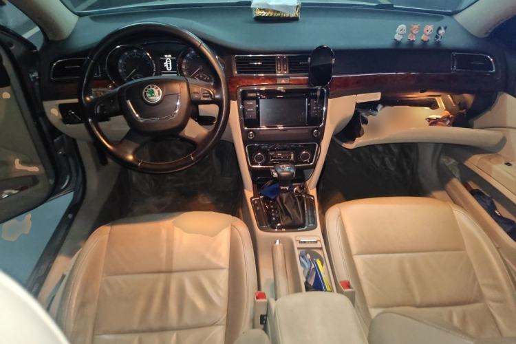 Used Skoda Superb 2009 1.8TSI Automatic Prestige Edition Center Console