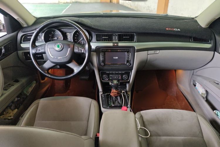 Used Skoda Superb 2009 2.0 TSI Automatic Flagship Edition Center Console