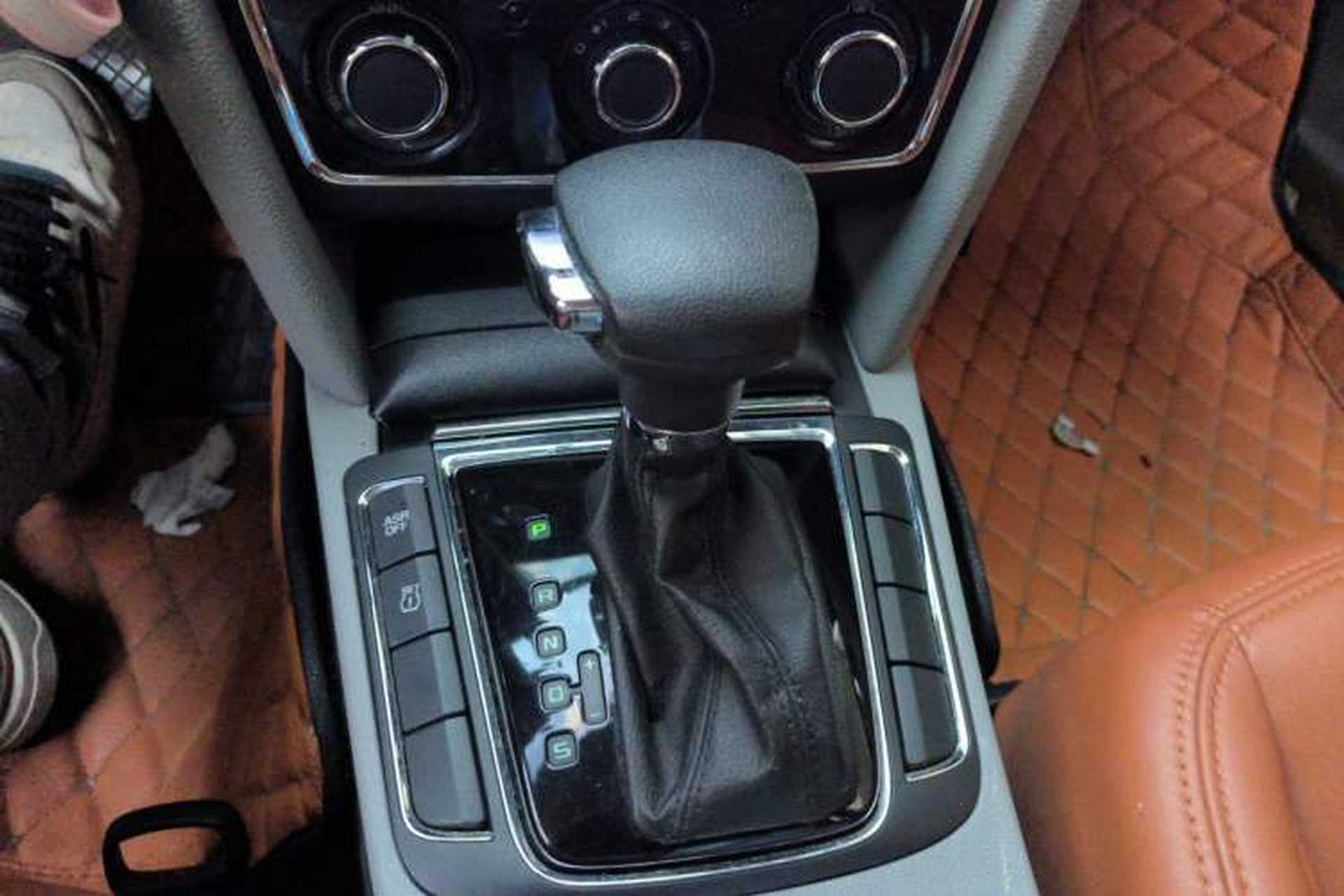 Used Skoda Superb 2009 1.8 TSI Automatic Zhiya Edition Gear Lever