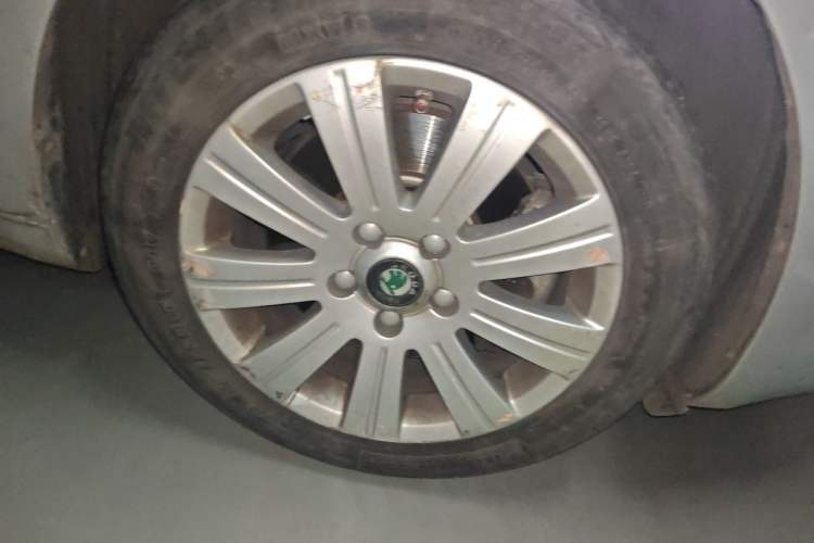 Used Skoda Superb 2009 1.8TSI Automatic Prestige Edition Right Front Wheel Hub