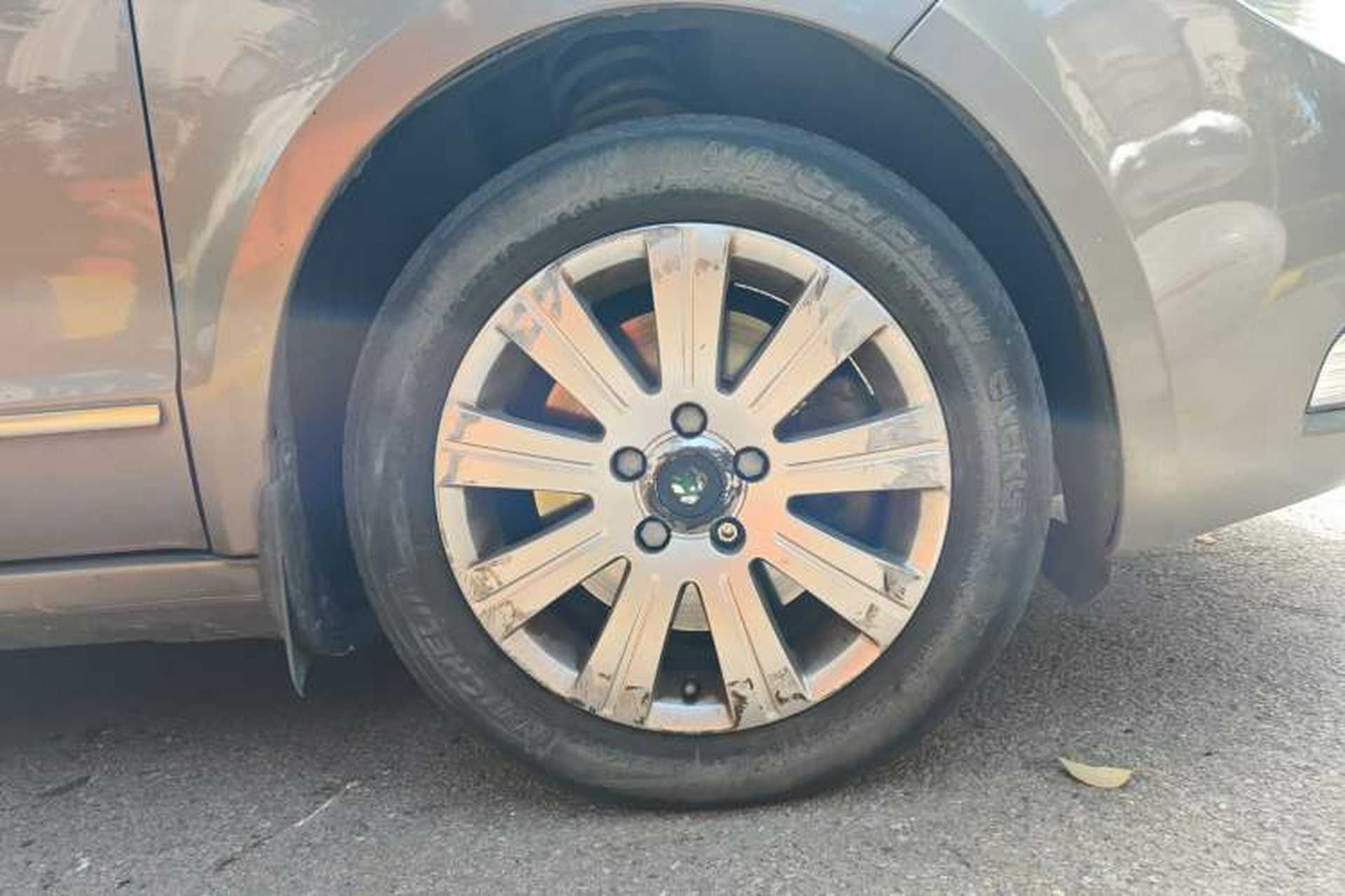 Used Skoda Superb 2009 1.8TSI Automatic Elegant Edition Right Front Wheel Hub