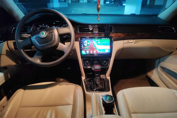 Used Skoda Superb 2009 1.8TSI Automatic Elegant Edition Center Console