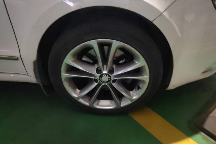 Used Skoda Superb 2009 1.8TSI Automatic Elegant Edition Right Front Wheel Hub