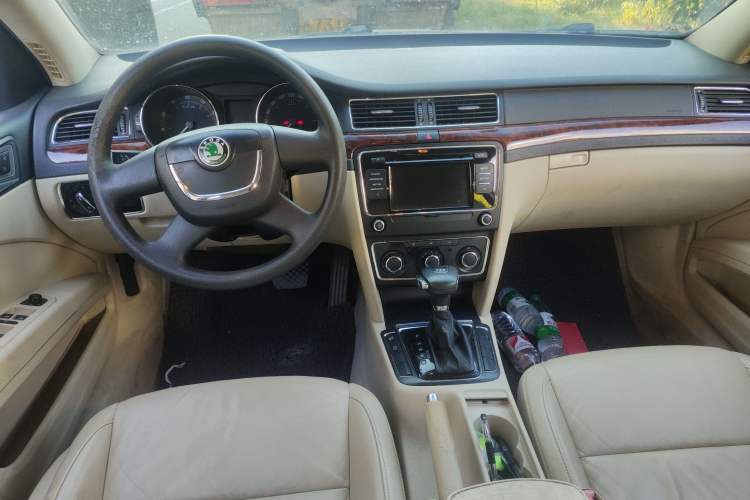 Used Skoda Superb 2010 1.4 TSI DSG Elegant Edition Center Console