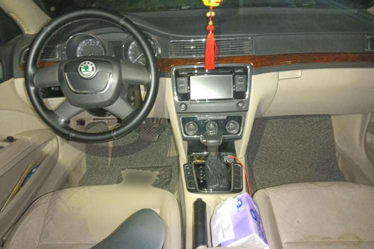 Used Skoda Superb 2010 1.4 TSI DSG Elegant Edition Center Console