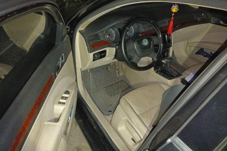 Used Skoda Superb 2010 1.4 TSI DSG Elegant Edition Driver Seat