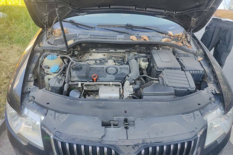 Used Skoda Superb 2010 1.4 TSI DSG Elegant Edition Engine Bay