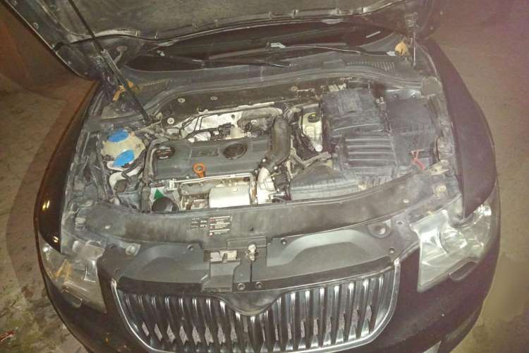 Used Skoda Superb 2010 1.4 TSI DSG Elegant Edition Engine Bay