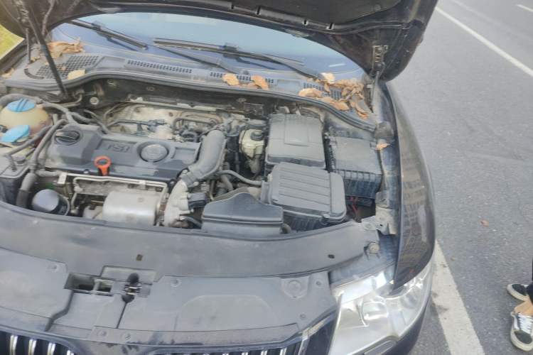 Used Skoda Superb 2010 1.4 TSI DSG Elegant Edition Engine Bay Left