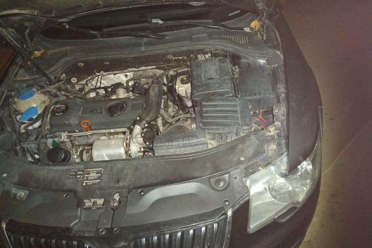Used Skoda Superb 2010 1.4 TSI DSG Elegant Edition Engine Bay Left