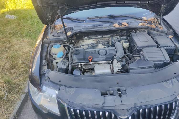 Used Skoda Superb 2010 1.4 TSI DSG Elegant Edition Engine Bay Right