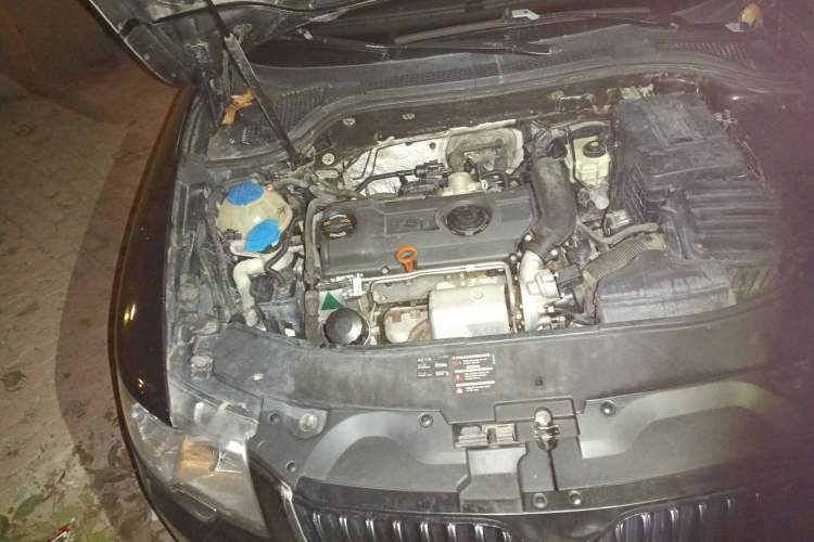 Used Skoda Superb 2010 1.4 TSI DSG Elegant Edition Engine Bay Right