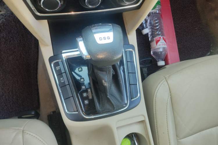 Used Skoda Superb 2010 1.4 TSI DSG Elegant Edition Gear Lever