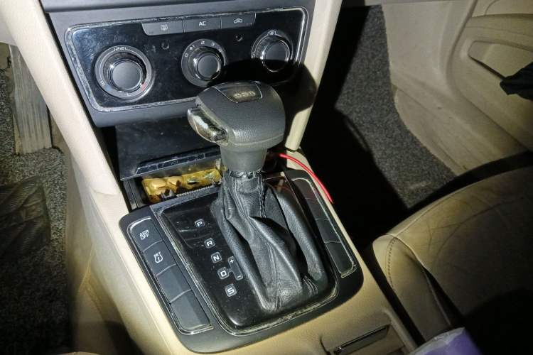 Used Skoda Superb 2010 1.4 TSI DSG Elegant Edition Gear Lever
