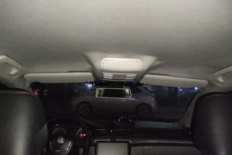 Used Skoda Superb 2010 1.4 TSI Manual Luxury Edition Headliner