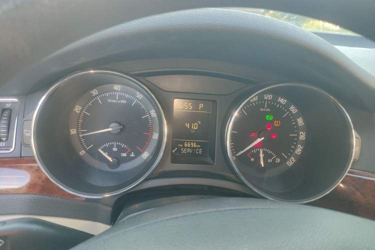Used Skoda Superb 2010 1.4 TSI DSG Elegant Edition Instrument Cluster