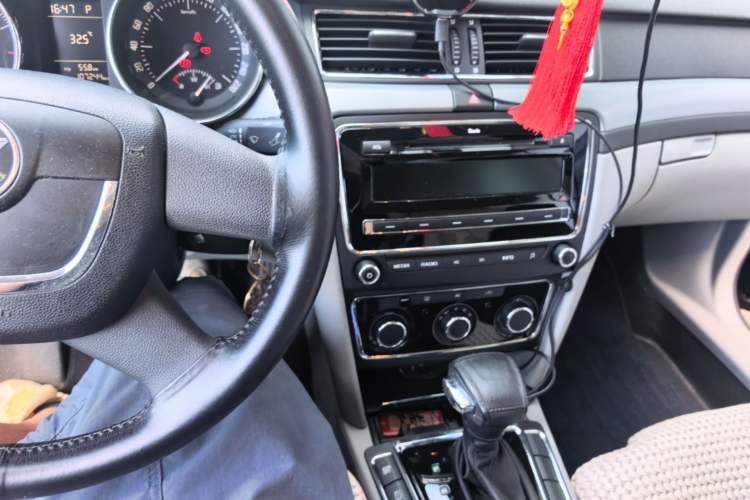 Used Skoda Superb 2010 1.4 TSI DSG Zhiya Edition Audio And AC Panel