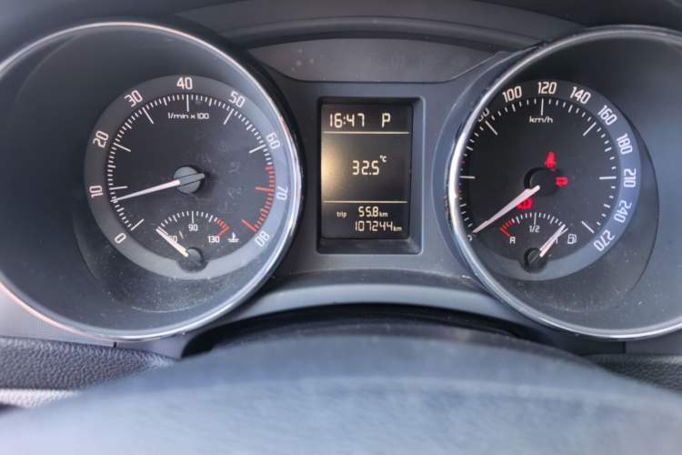 Used Skoda Superb 2010 1.4 TSI DSG Zhiya Edition Odometer Close Up