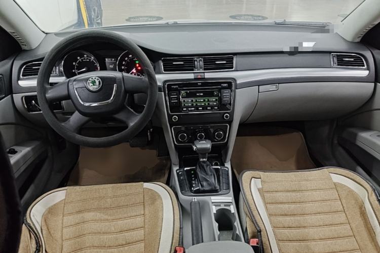Used Skoda Superb 2010 1.4 TSI DSG Elegant Edition Center Console