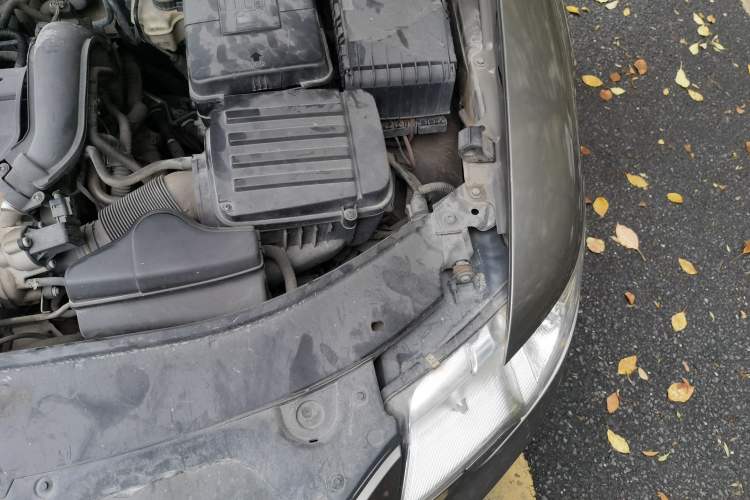 Used Skoda Superb 2010 1.4 TSI Manual Luxury Edition Engine Bay Left