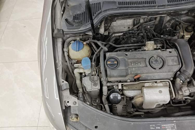 Used Skoda Superb 2010 1.4 TSI DSG Elegant Edition Engine Bay Right