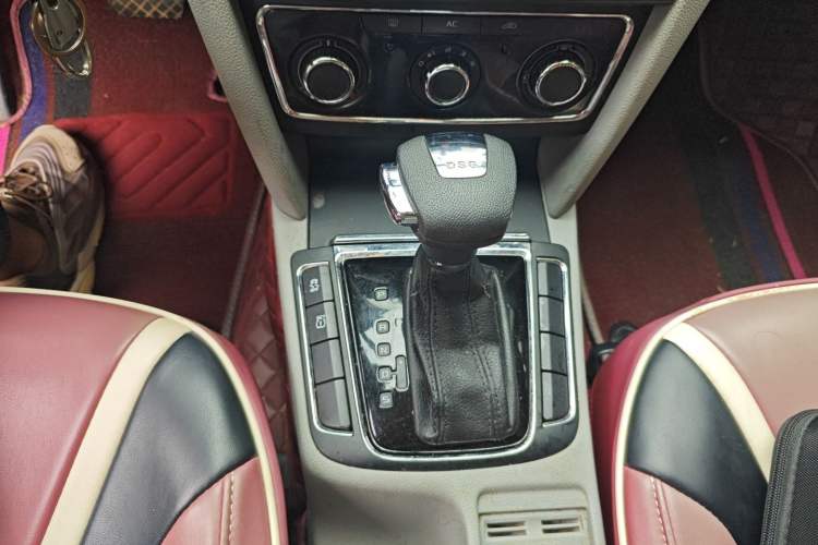 Used Skoda Superb 2010 1.4 TSI DSG Zhiya Edition Gear Lever